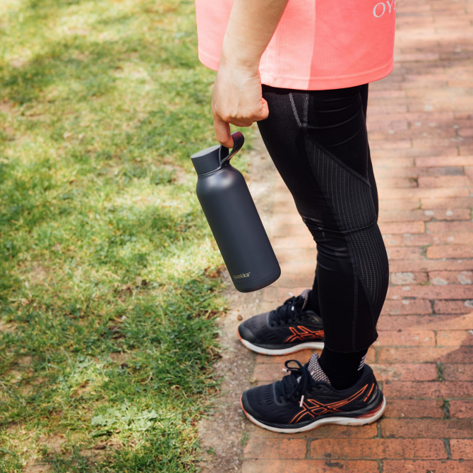 QUOKKA BOTELLA TERMO ACERO INOXIDABLE SOLID CON COLGADOR SLATE 510 ML