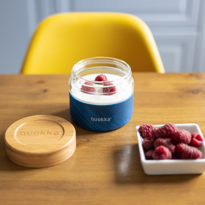 QUOKKA RECIPIENTE COMIDA CRISTAL CON FUNDA DE SILICONA DELI WOOD GRAIN 500 ML