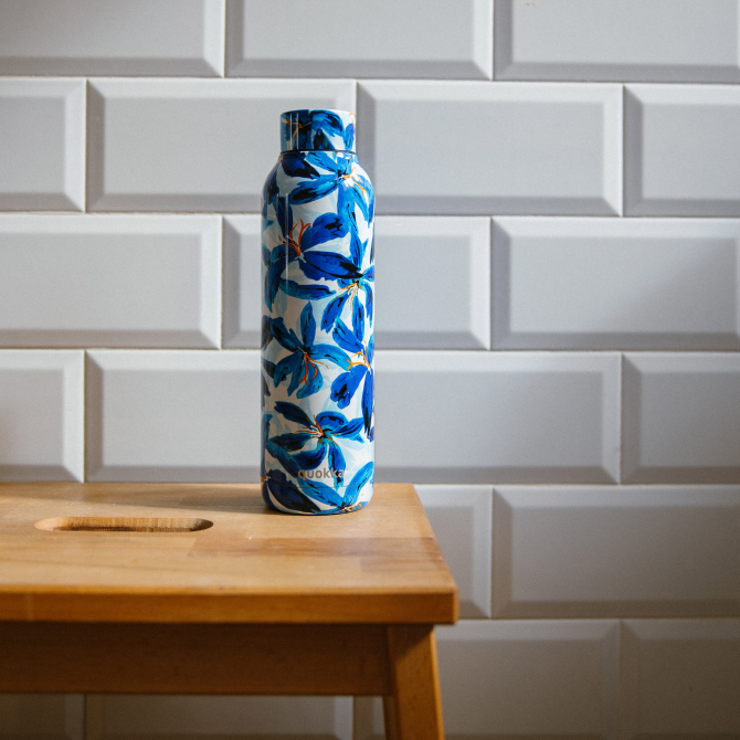 QUOKKA BOTELLA TERMO ACERO INOXIDABLE SOLID BLUE HIBISCUS 630 ML