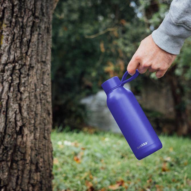 QUOKKA BOTELLA TERMO ACERO INOXIDABLE SOLID CON COLGADOR DUSK BLUE 510 ML