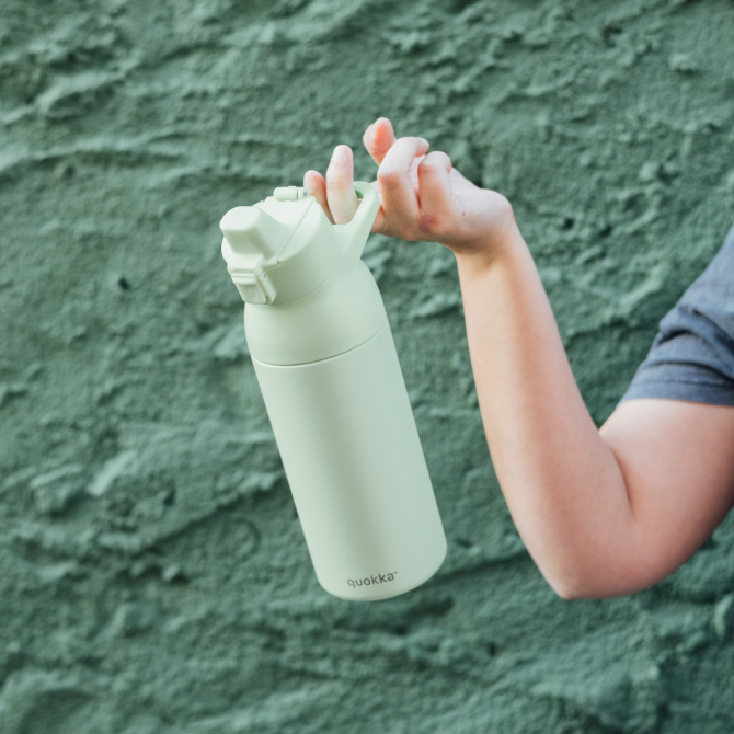 QUOKKA BOTELLA TERMO ACERO INOXIDABLE CON SIPPER TIDE PASTEL GREEN 700 ML
