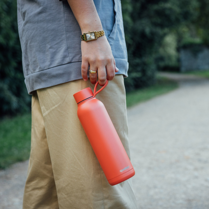 QUOKKA BOTELLA TERMO ACERO INOXIDABLE SOLID CON COLGADOR ORANGE 630 ML