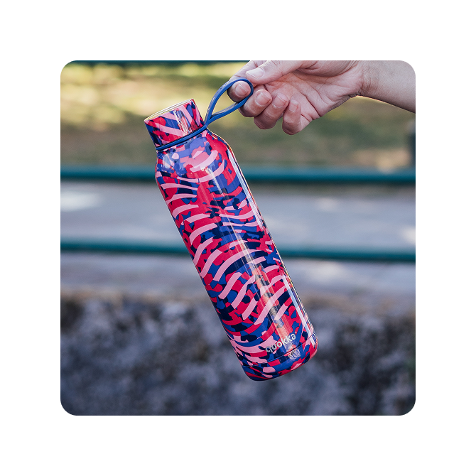 QUOKKA BOTELLA TERMO ACERO INOXIDABLE SOLID CON COLGADOR CLASH 630 ML