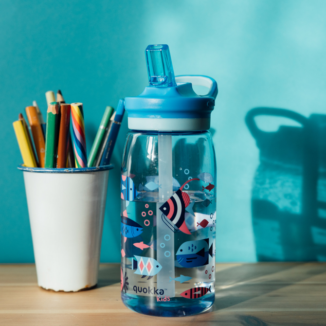 QUOKKA KIDS BOTELLA ECOZEN CON SIPPER GLOW SEA LIFE 580 ML