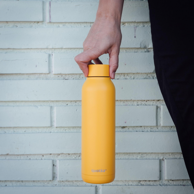 QUOKKA BOTELLA TERMO ACERO INOXIDABLE SOLID AMBER YELLOW 630 ML
