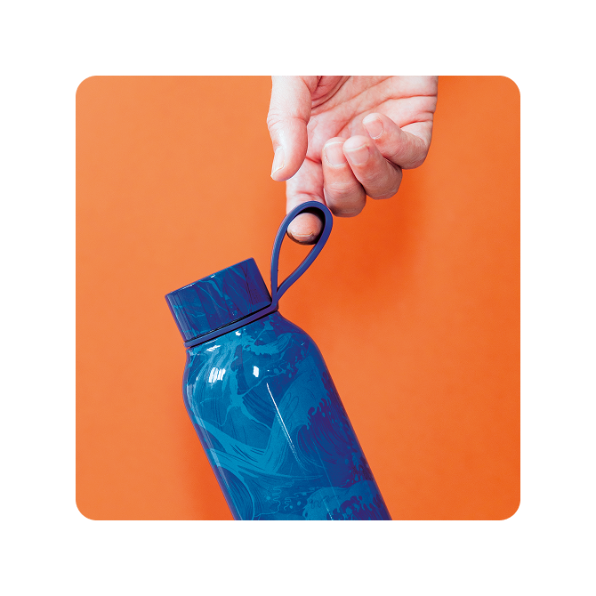 QUOKKA BOTELLA TERMO ACERO INOXIDABLE SOLID CON COLGADOR WAVES 630 ML