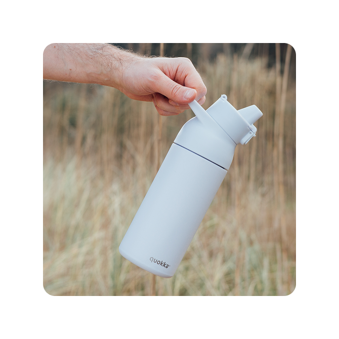 QUOKKA BOTELLA TERMO ACERO INOXIDABLE CON SIPPER TIDE GRAY 700 ML