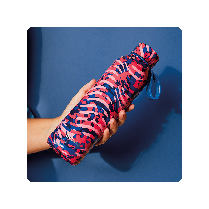 QUOKKA BOTELLA TERMO ACERO INOXIDABLE SOLID CON COLGADOR CLASH 630 ML