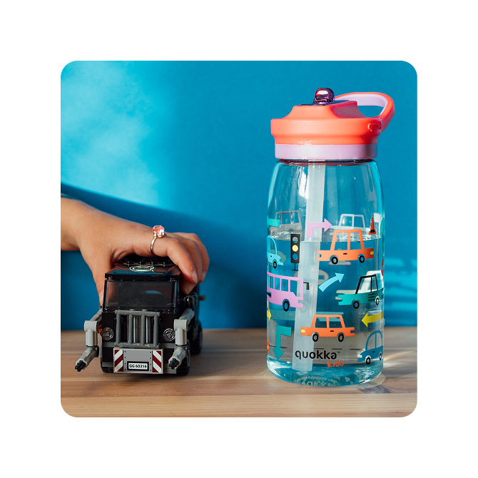 QUOKKA KIDS BOTELLA ECOZEN CON SIPPER GLOW CARS 580 ML