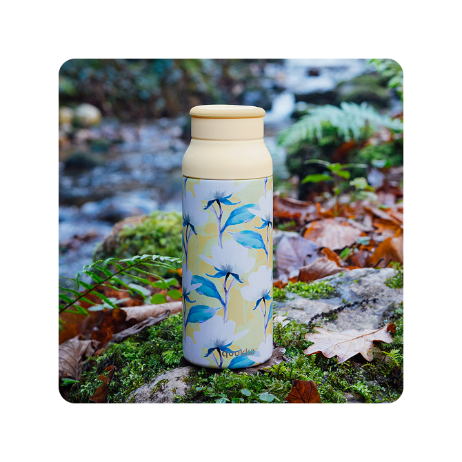 QUOKKA BOTELLA TERMO ACERO INOXIDABLE CON ASA DE SILICONA ECHO MAGNOLIA 690 ML