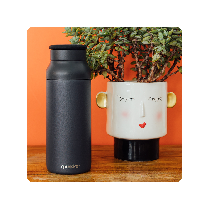 QUOKKA BOTELLA TERMO ACERO INOXIDABLE CON ASA DE SILICONA ECHO BLACK 690 ML