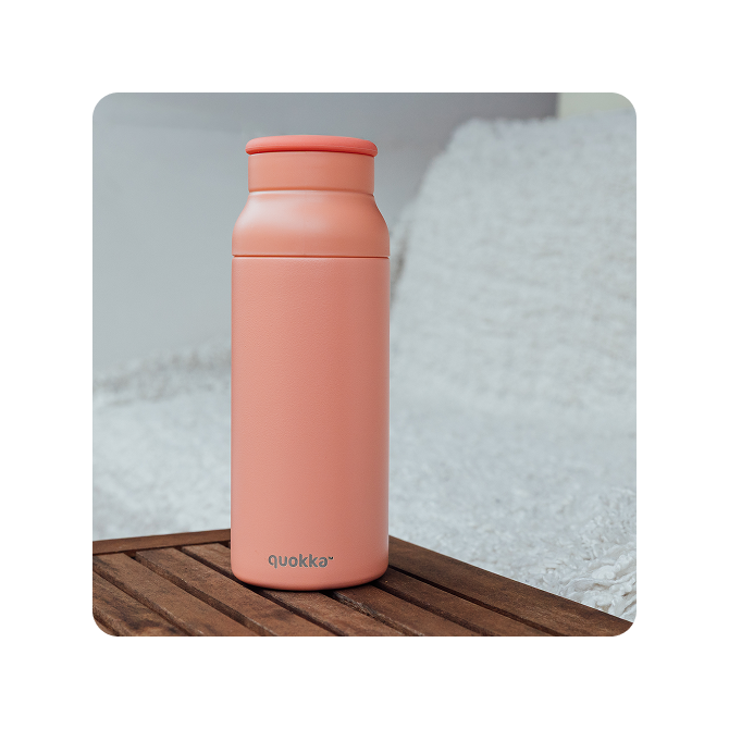 QUOKKA BOTELLA TERMO ACERO INOXIDABLE CON ASA DE SILICONA ECHO PINK 690 ML