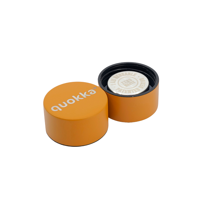 QUOKKA BOTELLA TERMO ACERO INOXIDABLE SOLID CON COLGADOR MUSTARD 630 ML