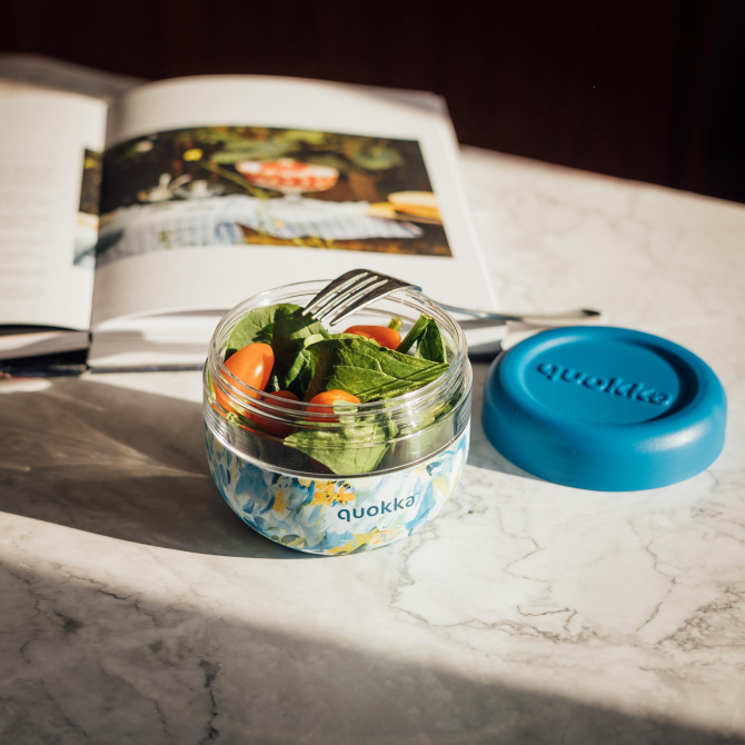 QUOKKA RECIPIENTE COMIDA MS CON FUNDA DE SILICONA BUBBLE BLUE PEONIES 500 ML