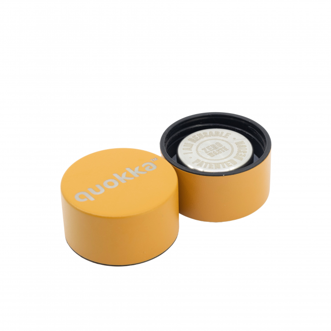 QUOKKA BOTELLA TERMO ACERO INOXIDABLE SOLID CON COLGADOR MUSTARD 630 ML