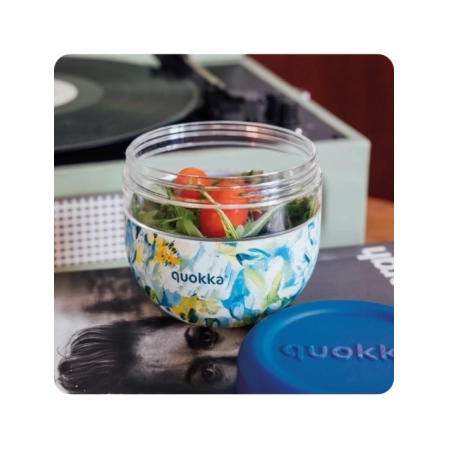 QUOKKA RECIPIENTE COMIDA MS CON FUNDA DE SILICONA BUBBLE BLUE PEONIES 770 ML