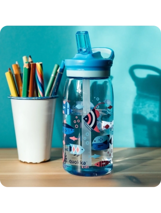 QUOKKA KIDS BOTELLA ECOZEN CON SIPPER GLOW SEA LIFE 580 ML