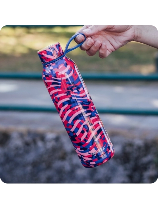 QUOKKA BOTELLA TERMO ACERO INOXIDABLE SOLID CON COLGADOR CLASH 630 ML