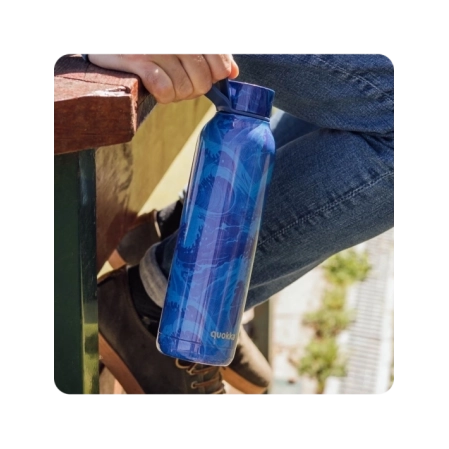 QUOKKA BOTELLA TERMO ACERO INOXIDABLE SOLID CON COLGADOR WAVES 630 ML