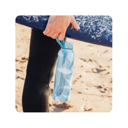 QUOKKA BOTELLA TERMO ACERO INOXIDABLE SOLID CON COLGADOR BLUE WIND 630 ML
