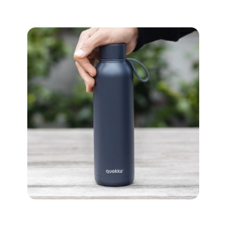 QUOKKA BOTELLA TERMO ACERO INOXIDABLE SOLID CON COLGADOR SLATE 630 ML