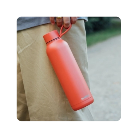 QUOKKA BOTELLA TERMO ACERO INOXIDABLE SOLID CON COLGADOR ORANGE 630 ML