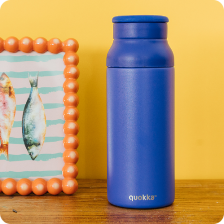 QUOKKA BOTELLA TERMO ACERO INOXIDABLE CON ASA DE SILICONA ECHO DUSK BLUE 690 ML